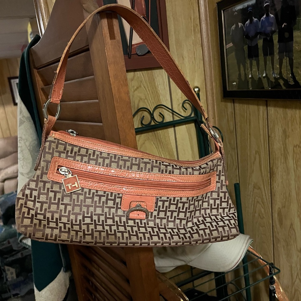 Small Tommy Hilfiger purse